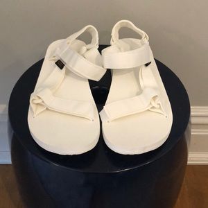 White Classic Tevas Mens size 8 40.5